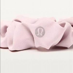 Lululemon Uplifting Scrunchie